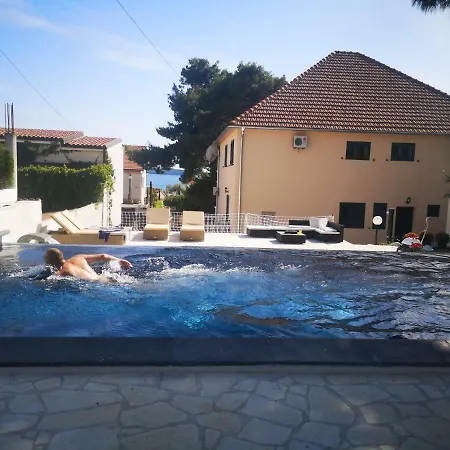 Sea Star * Brodarica (Sibenik-Knin)